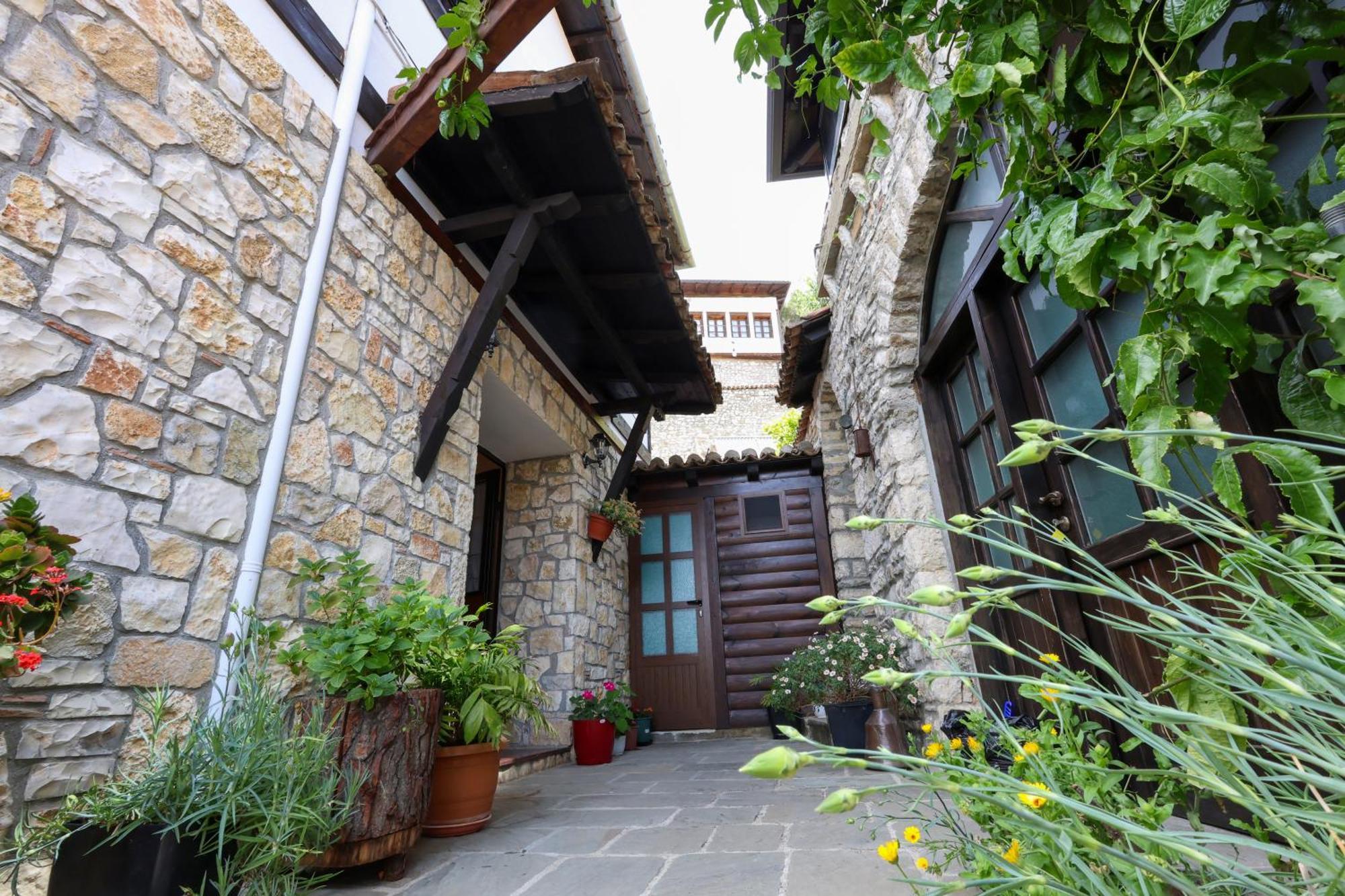Villa Elmar Berat Exterior photo